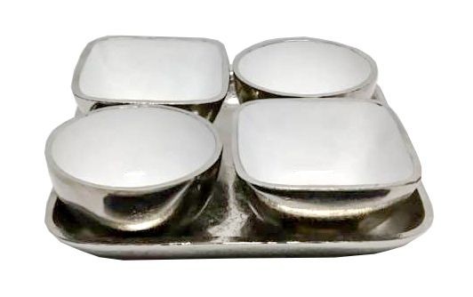 Tablett incl. vier Schalen aus Aluminium innen emaliert weiß