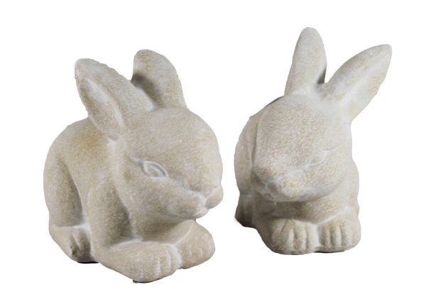 Dekoaufsteller Hase sitzend aus Keramik creme in zwei Variationen