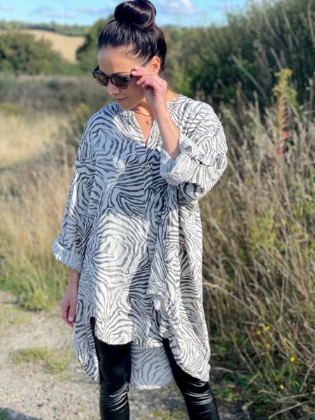 Oversize Bluse Zebra weiß grau